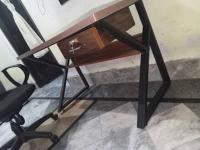 office brand new table computer table brand new condition 10/10
