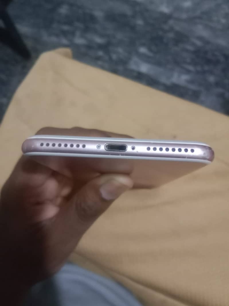 Apple iPhone 7 Plus 3