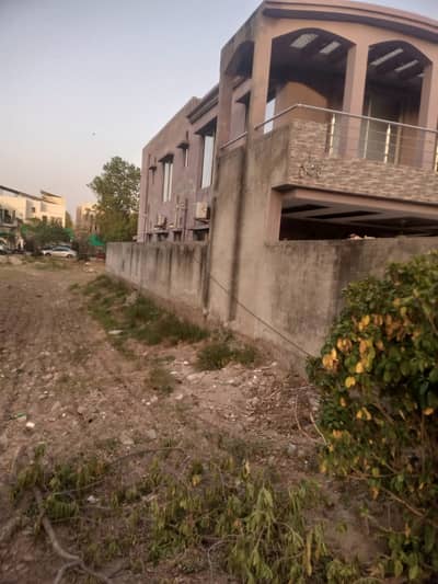 1 kanal park facing plot for sale in sector A, babar block