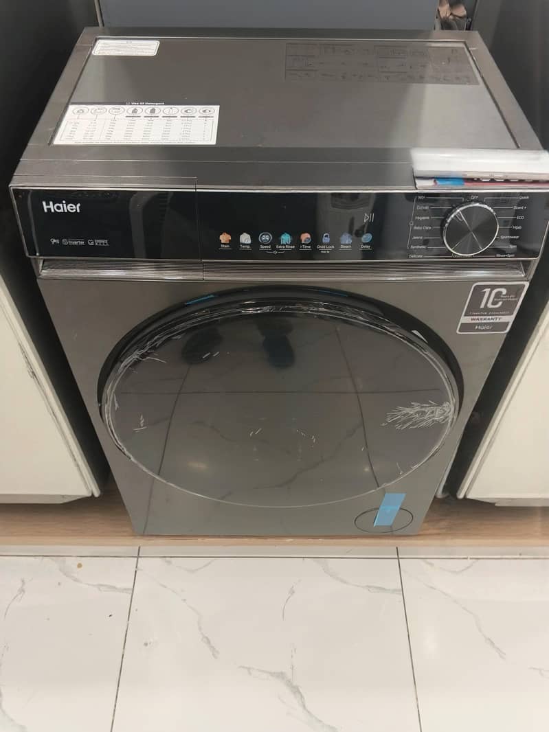 fully automatic front load washing machine . 0
