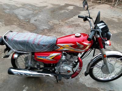 Honda CG 125 all bike okay bio madam mauke per,03060445816 manjur hai