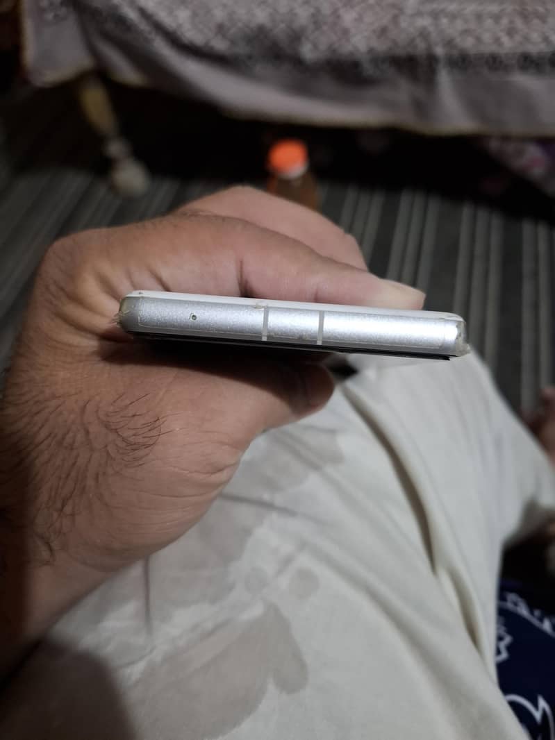 Google Pixel 7a 5