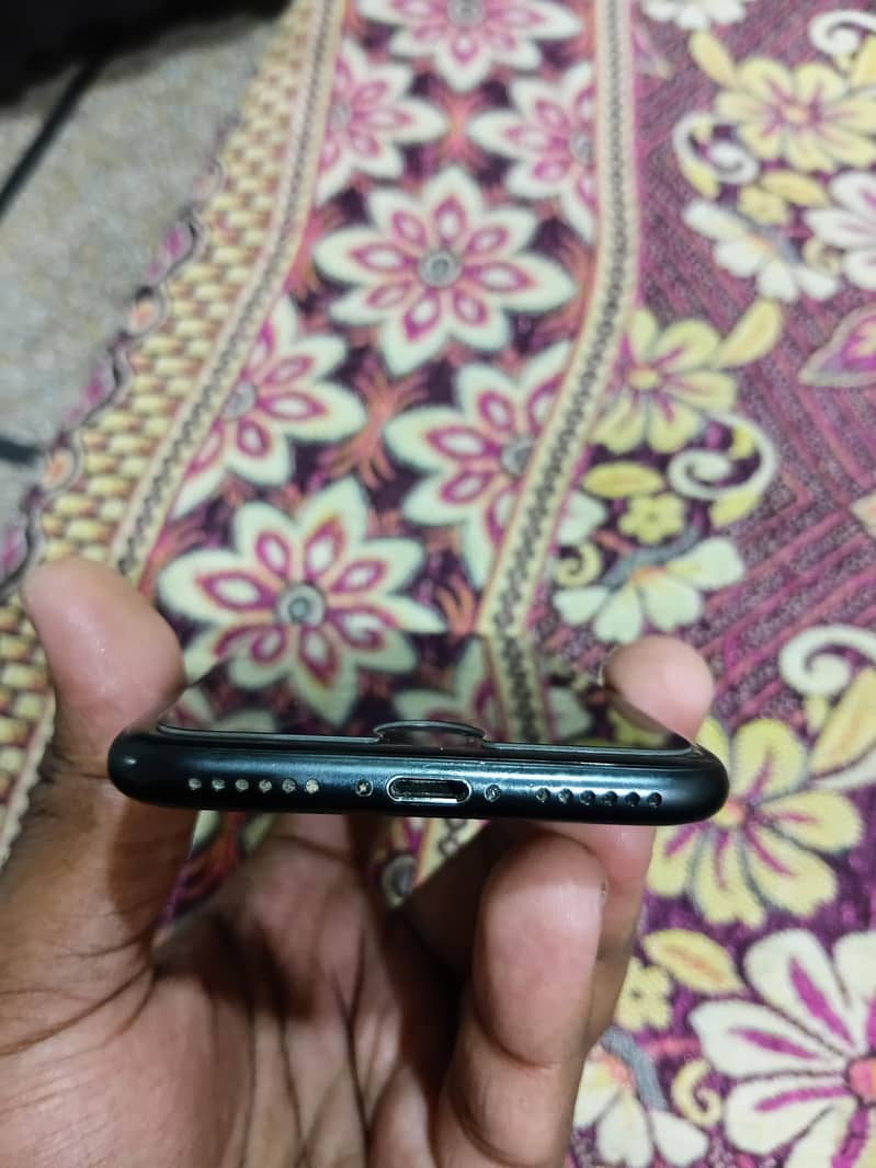 Apple iPhone 7 2