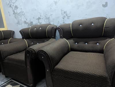 Almost New 6-Seater Innerwood Sofa – Elegant Brown Color