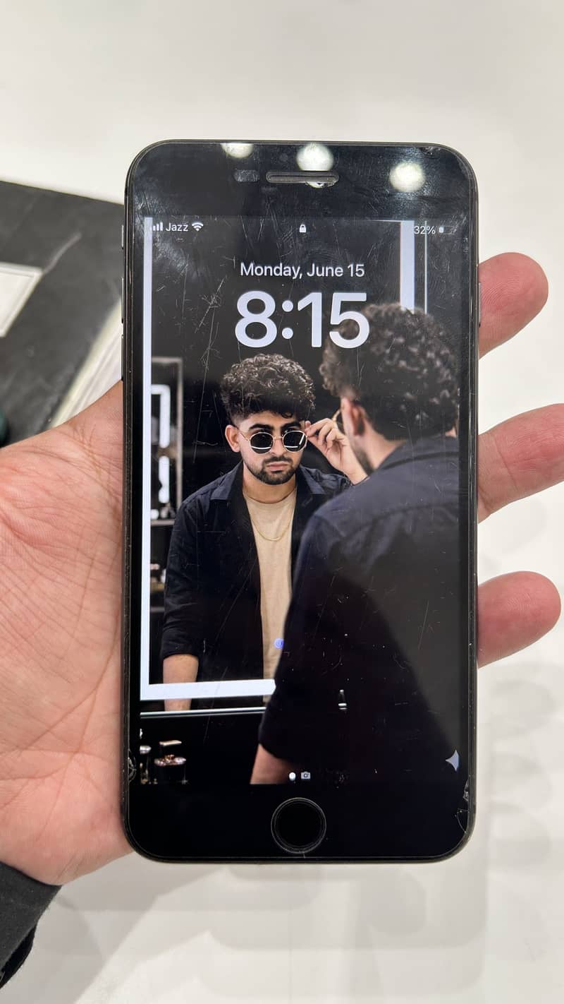 Apple iPhone 8 Plus 1