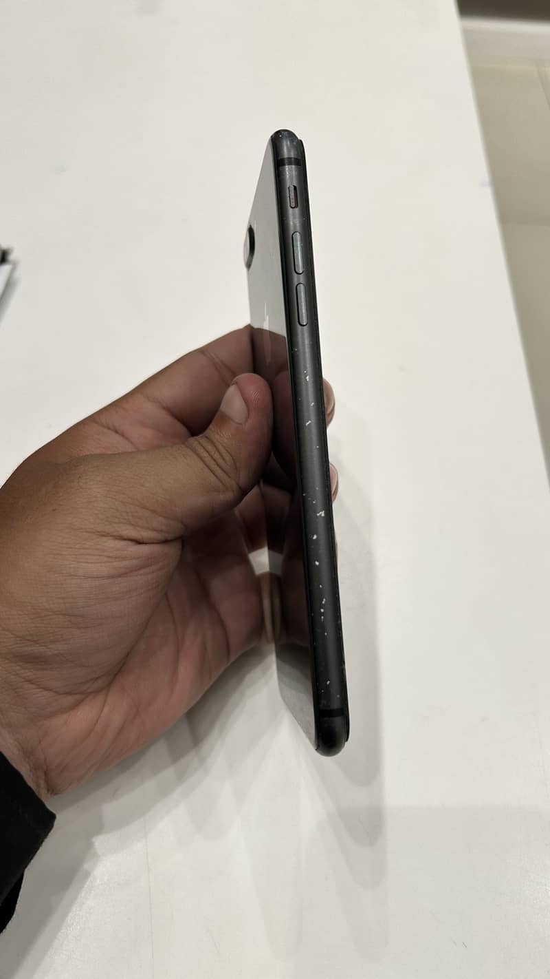 Apple iPhone 8 Plus 3