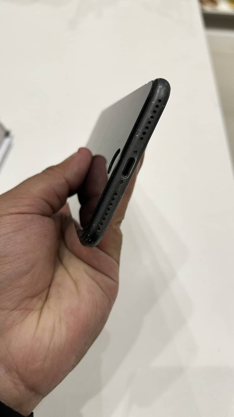 Apple iPhone 8 Plus 6