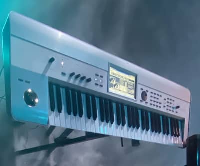 Korg krome 61 keys silver colour