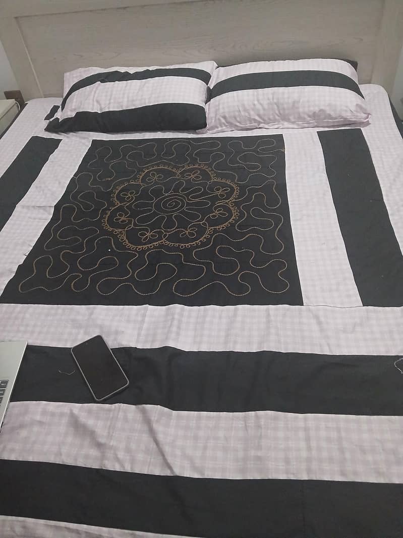 bed sheets 0