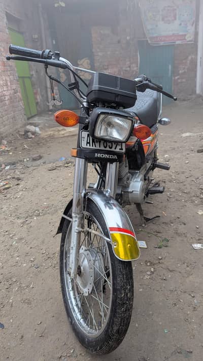 Honda 125 2022 model black color for sale