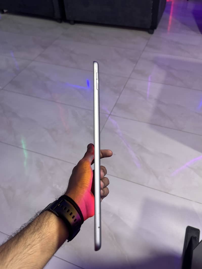 iPad 6th Generation 2