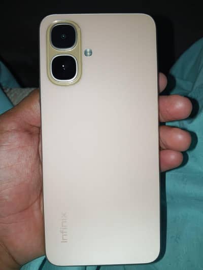 Infinix smart 10     4/64.10/10 condition 7 month woranty