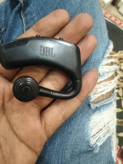 jbl earphone noise cancelation