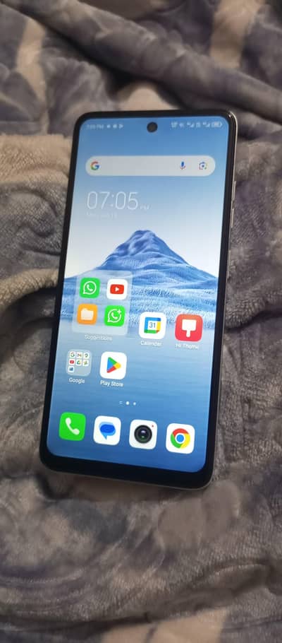 Tecno Spark 20 256GB box charger