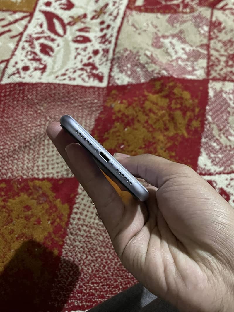 Apple iPhone 11 3