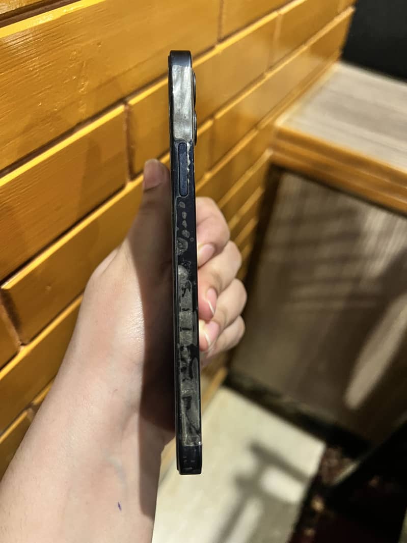 Apple iPhone 12 3