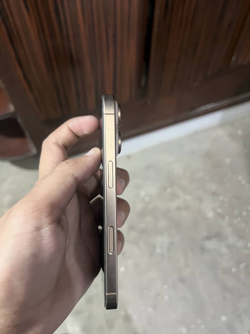 Iphone 16pro 4