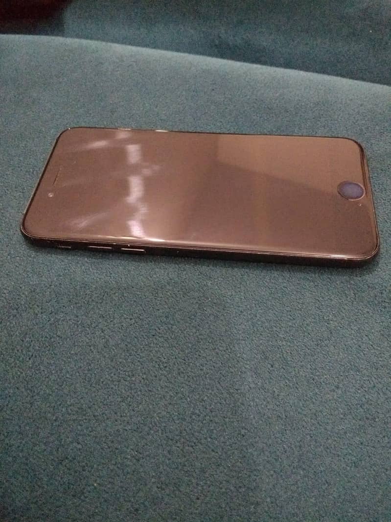 Apple iPhone 7 0