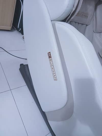 JC BUCKMAN MASSAGE CHAIR