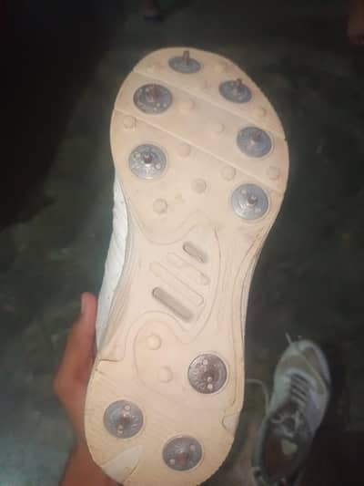 spikis namber 8 or 9  condition ap kay samnay hay okay hay