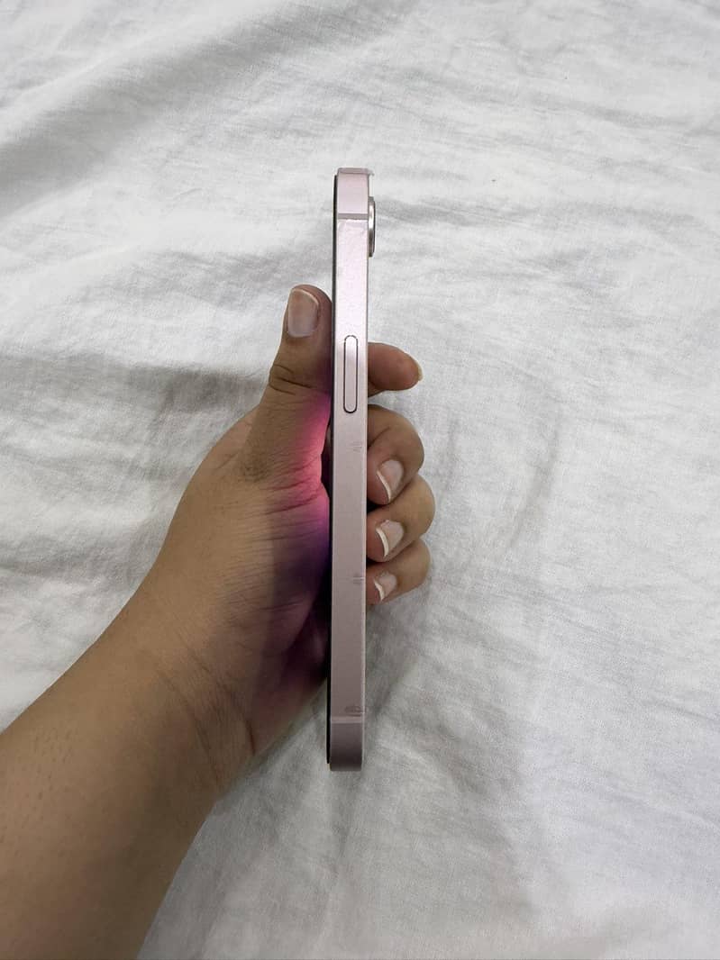 Apple iPhone 17e 1
