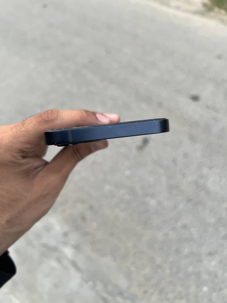 Apple iPhone 12 3