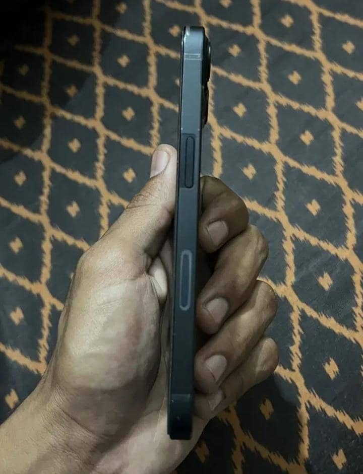 Apple iPhone 13 1