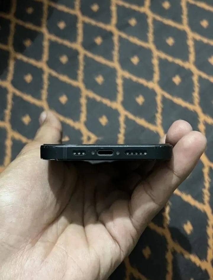 Apple iPhone 13 5
