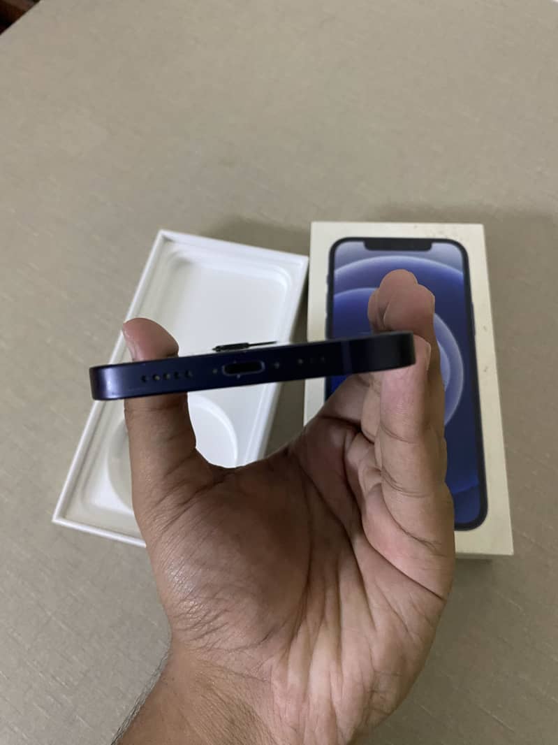 Apple iPhone 12 2