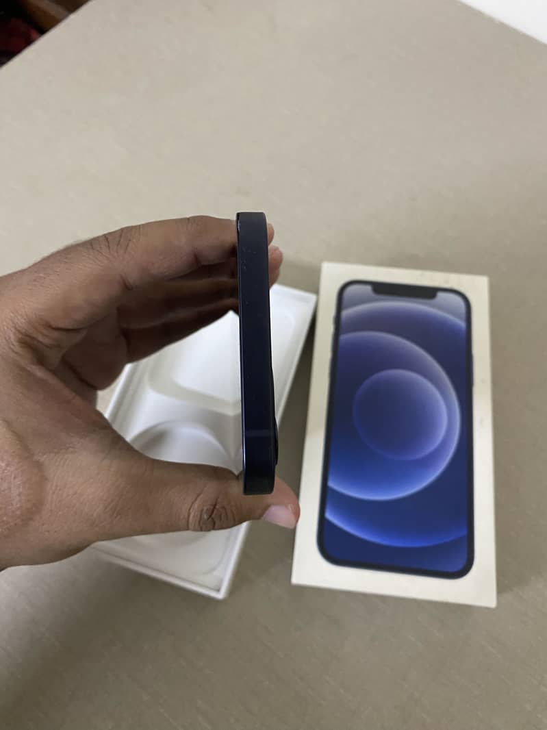 Apple iPhone 12 3