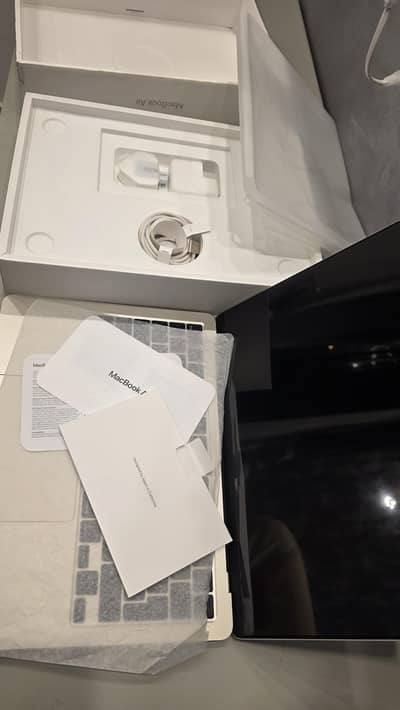 MacBook Air M4 13" (16GB/256GB) – 1 Week Used UK Variant