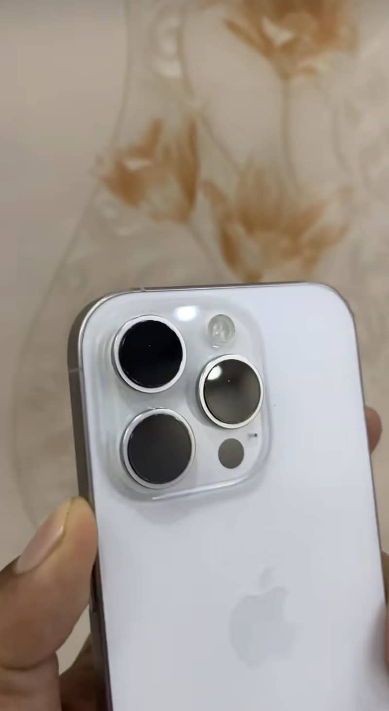iPhone 16 pro 1