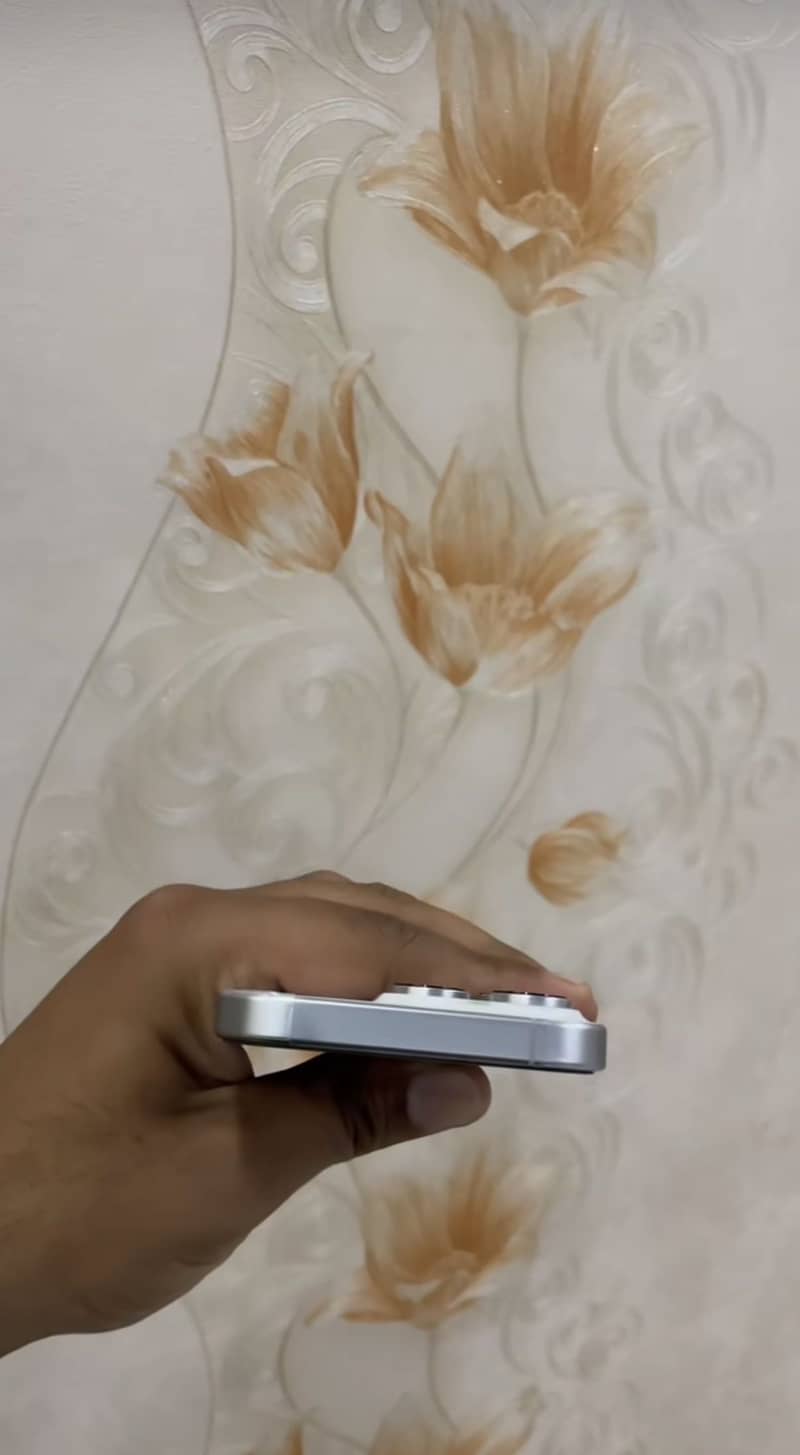 iPhone 16 pro 2