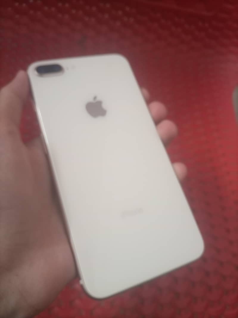 Apple iPhone 8 Plus 1