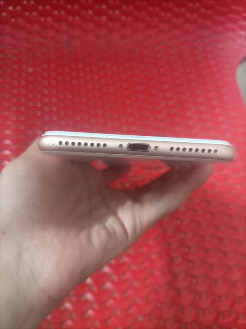 Apple iPhone 8 Plus 3