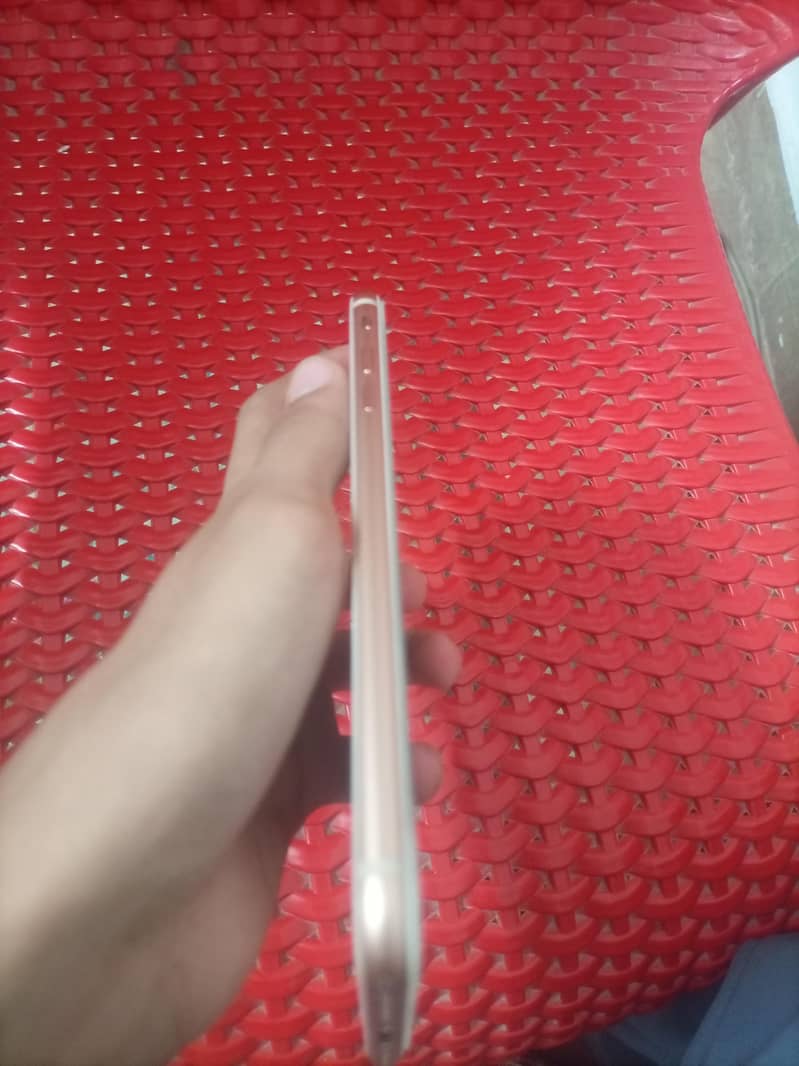 Apple iPhone 8 Plus 4