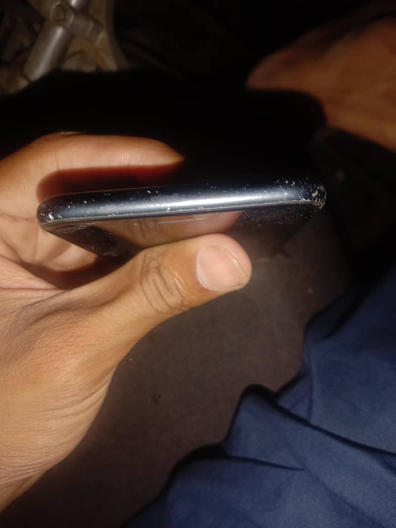 Apple iPhone 7 0