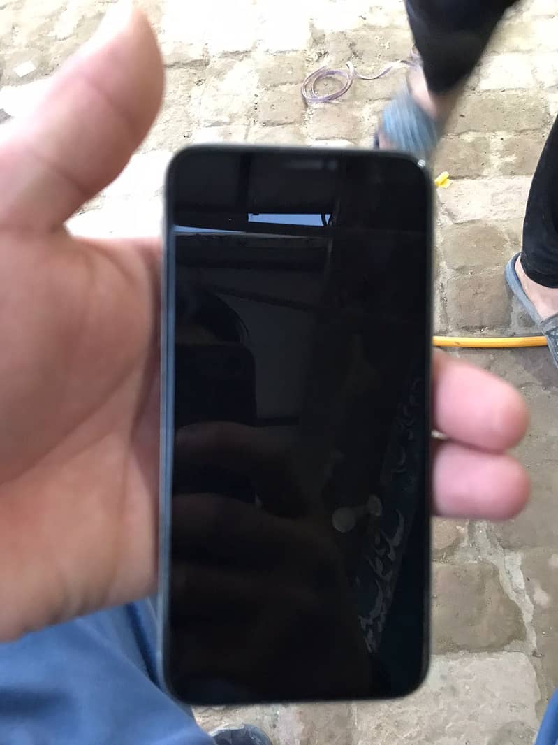 Apple iPhone X 4