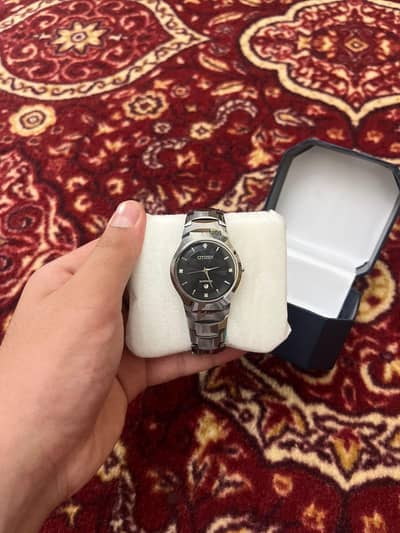 Citizen Sapphire Premium Quartz Watch - Almost New 10/10 condition