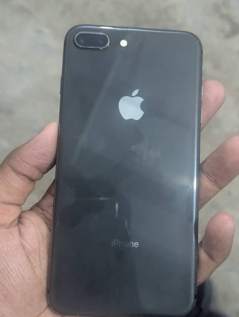Apple iPhone 8 Plus 3