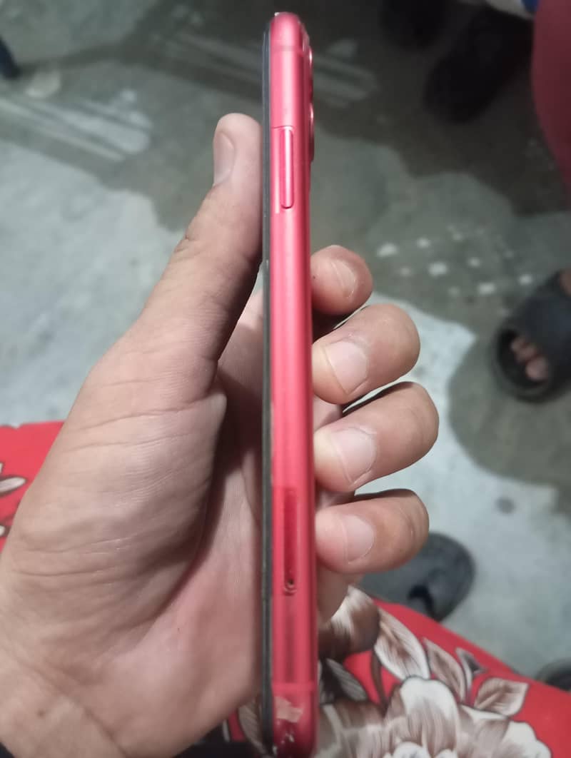 Apple iPhone 11 4