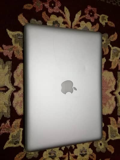 Macbook Pro \ 6GB \ 500GB.