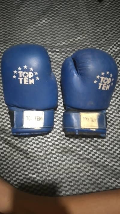 Boxing gloves