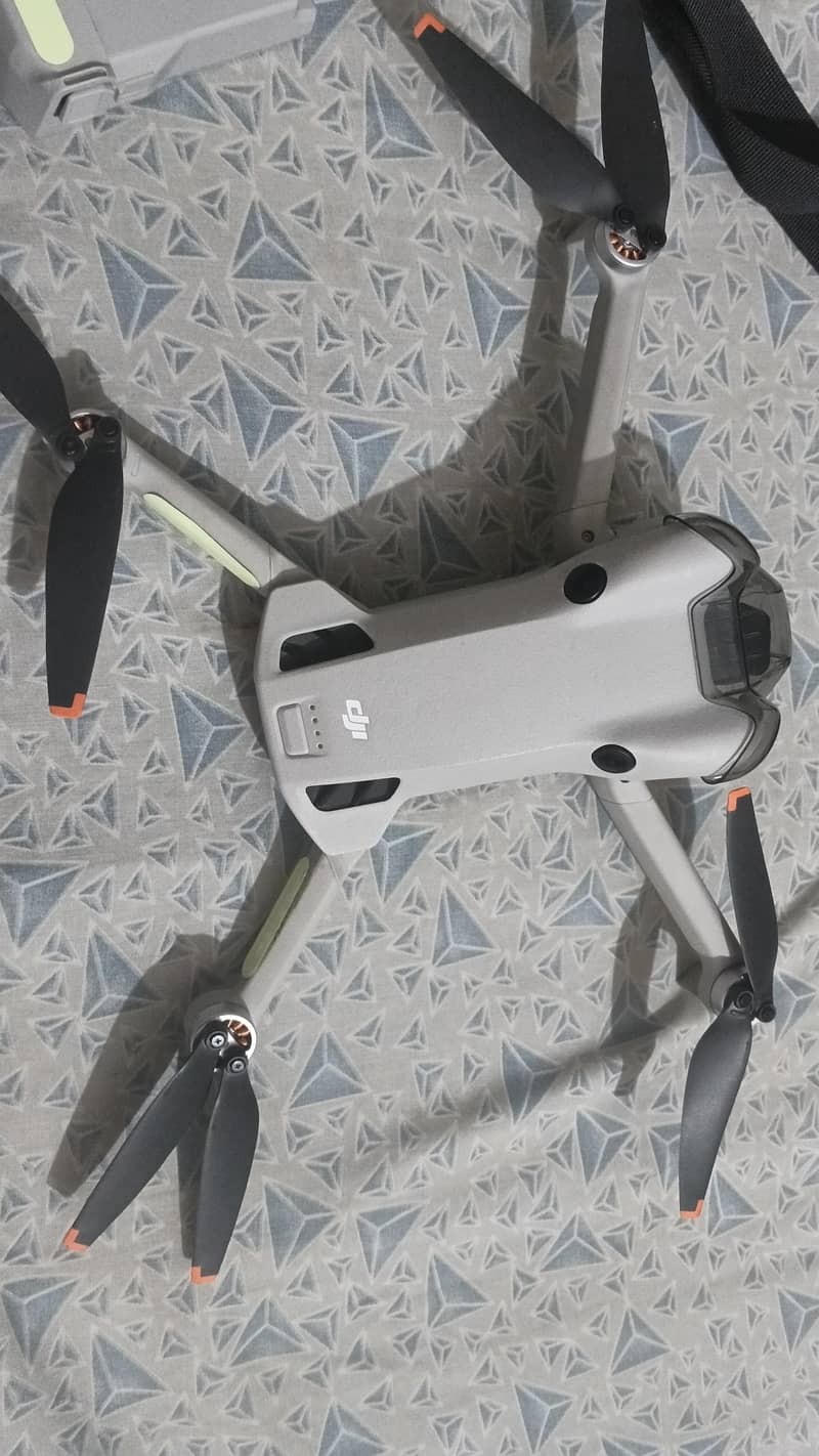 DJI mini 4 pro 0