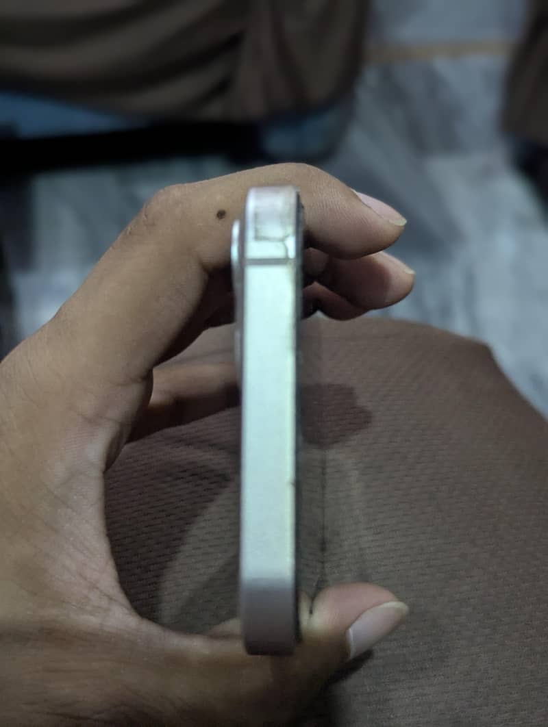 iPhone 13 3