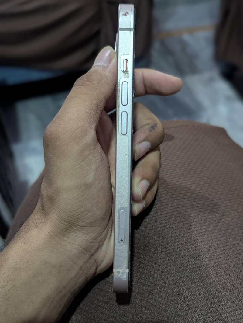iPhone 13 5