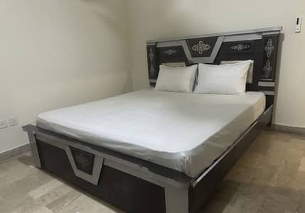Queen size bed in good condition