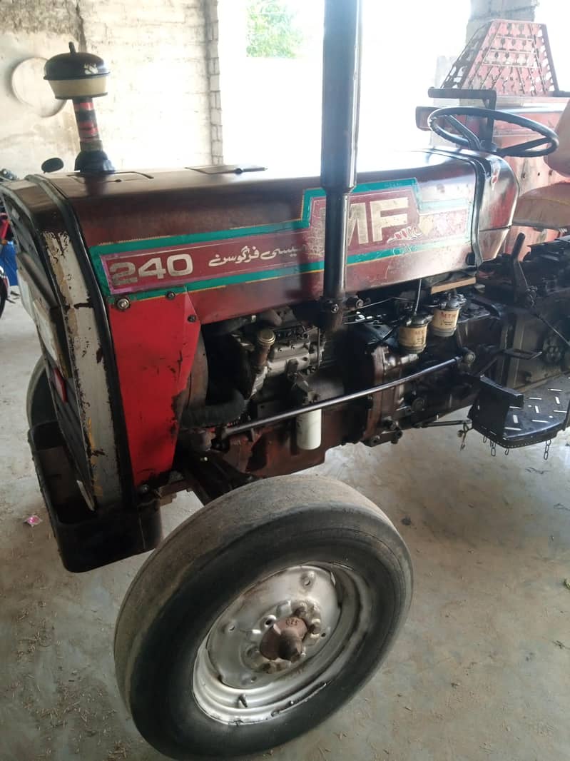 MF 240 4