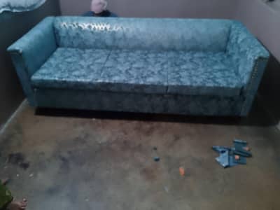 Old sofa repairer