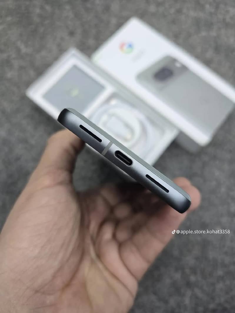 Google Pixel 8 4